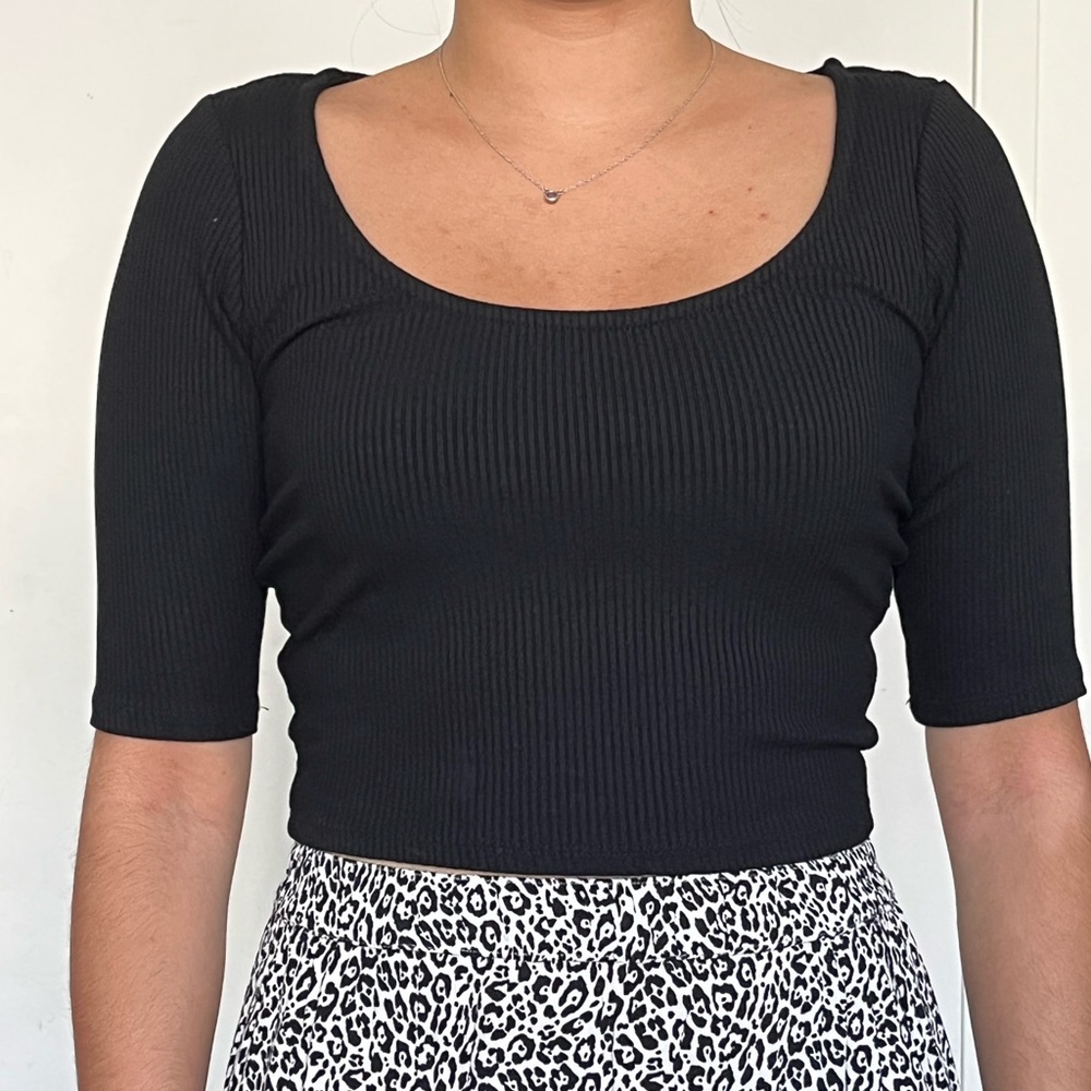 💗H&M - Black T. Shirt - Size XS